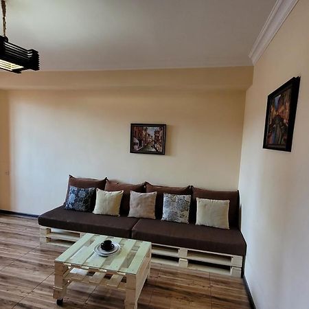 Квартира Около Мед Центра Астхик Jerevan Buitenkant foto