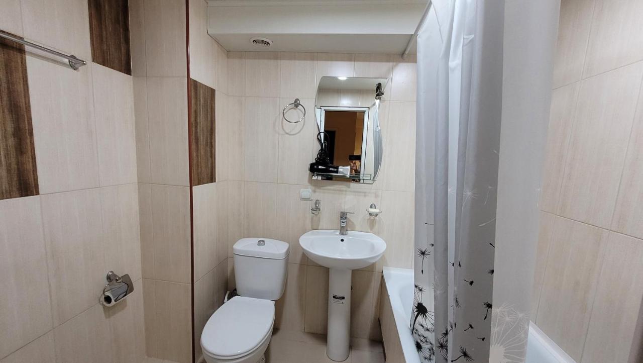 Квартира Около Мед Центра Астхик Jerevan Buitenkant foto