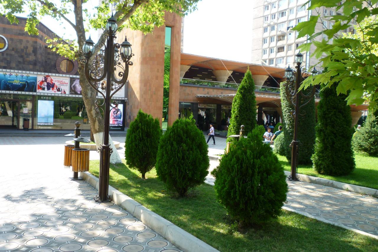 Квартира Около Мед Центра Астхик Jerevan Buitenkant foto